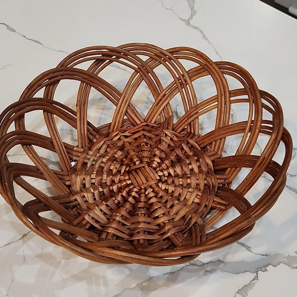 RARE FIND! VINTAGE Wicker Fruit Bread Basket Brown 11.5